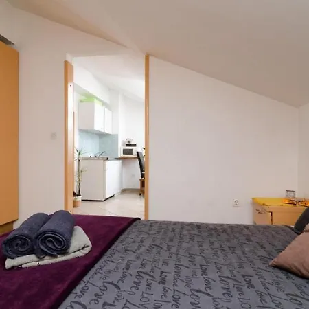 Bell Memories-studio With Balcony And Sea View Zvekovica